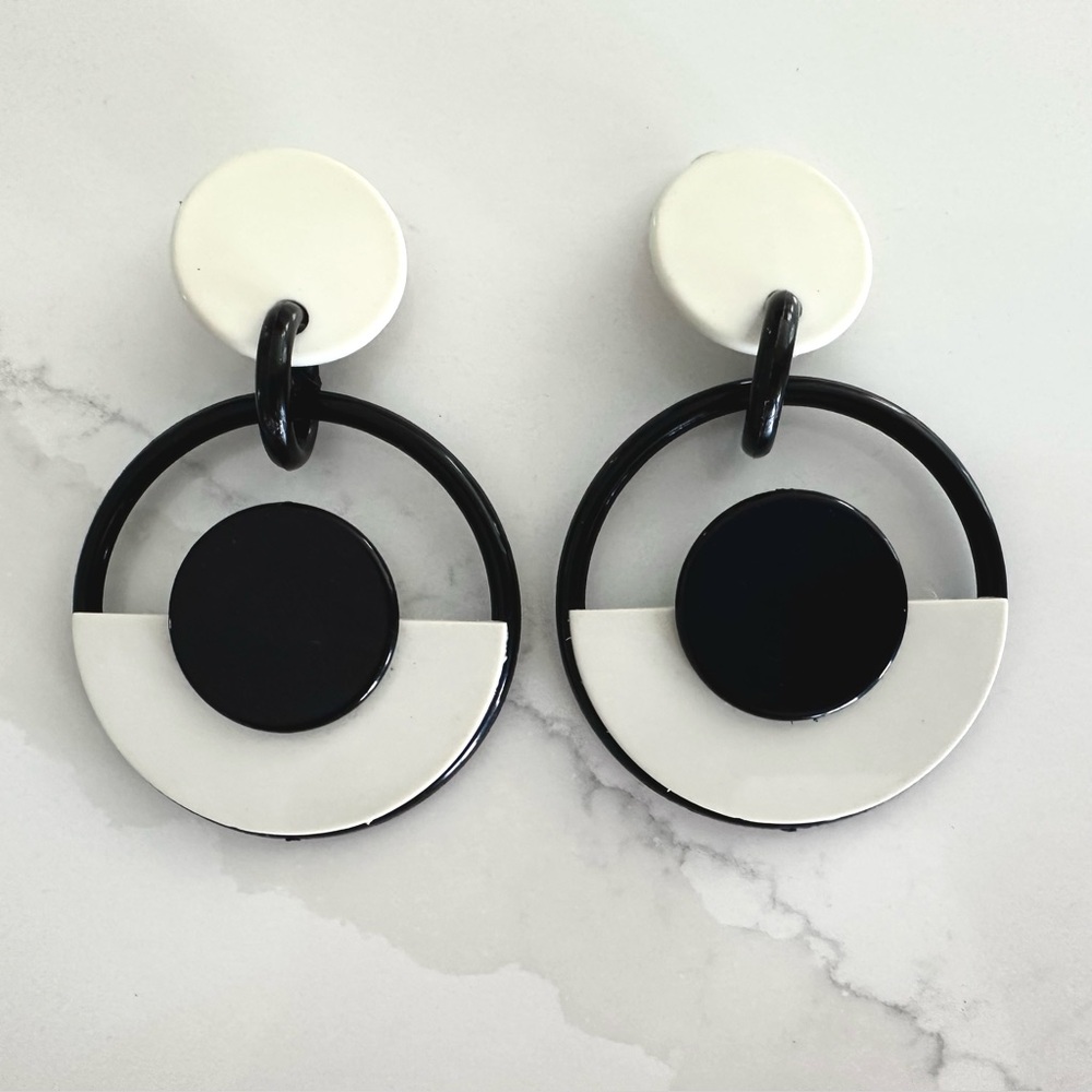 1980’s Black and White Vintage Earrings